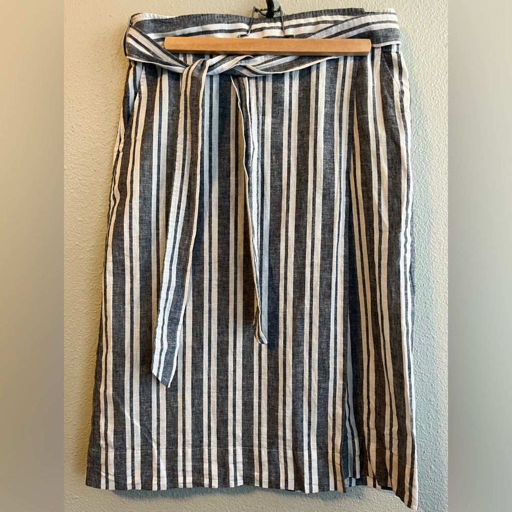 GAP Navy and White Striped Skirt